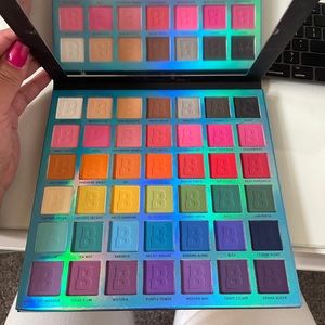 Beauty Bay EYN Bright Matte palette